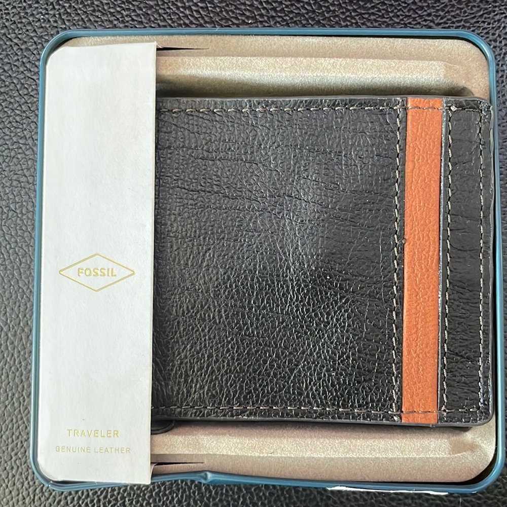 Brand New Mens Fossil Wallet